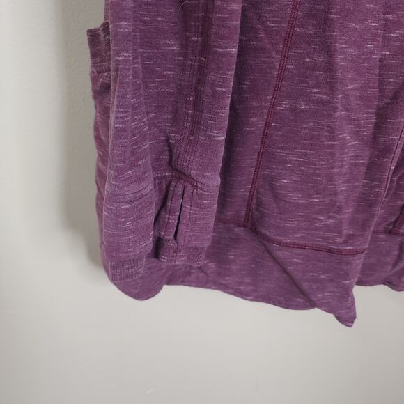 Lululemon Find Your Centre Wrap in Berry Size 8 - Picture 4 of 12